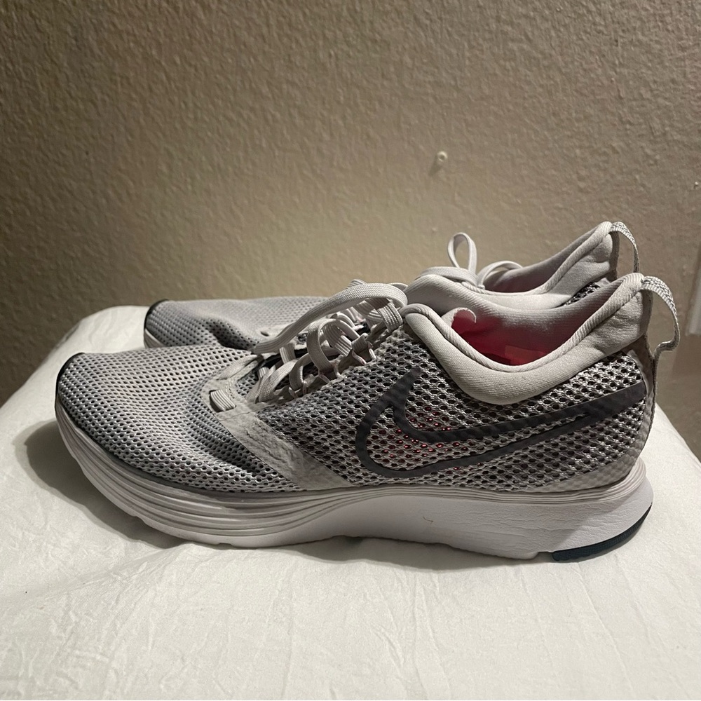 Women’s Zoom Strike Nike Sz- 7